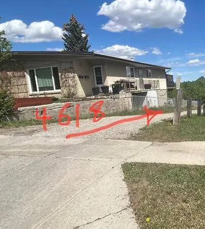 Highland Park Cozy Apartment Calgary Exterior photo